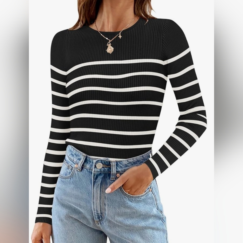 NEW LADIES BLACK AND WHITE FITTED RIBBED STRIPED SWEATER.  NWT